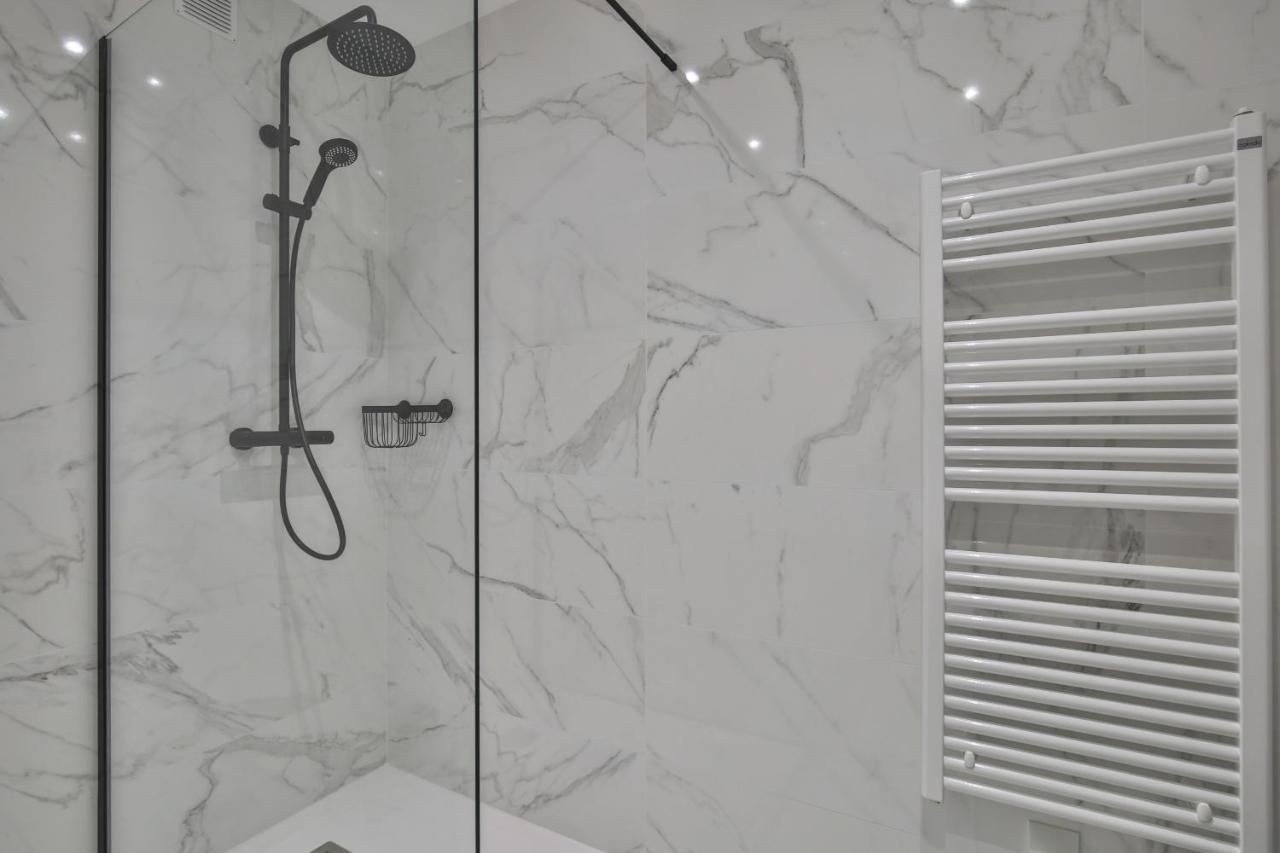 Sublime Appartement Vue Mer. Parking/Piscine/Clim 滨海自由城 外观 照片